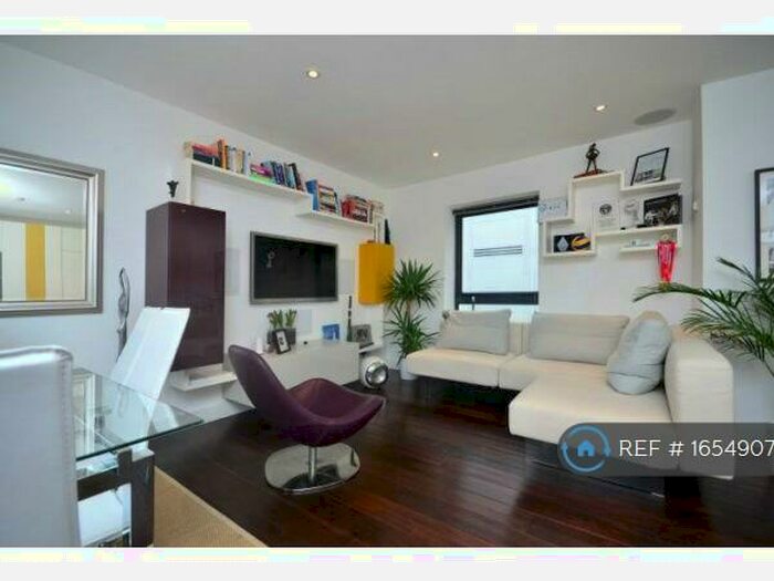 2 Bedroom Penthouse To Rent In East Smithfield, London, E1W