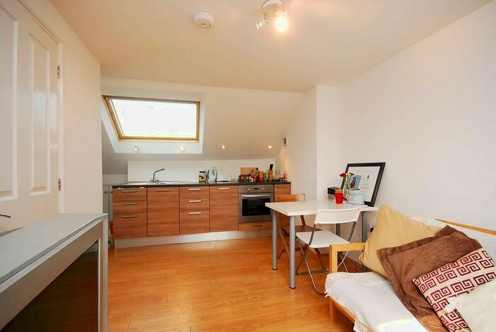 1 Bedroom Flat To Rent In Verbena Gardens, Hammersmith, London, W6