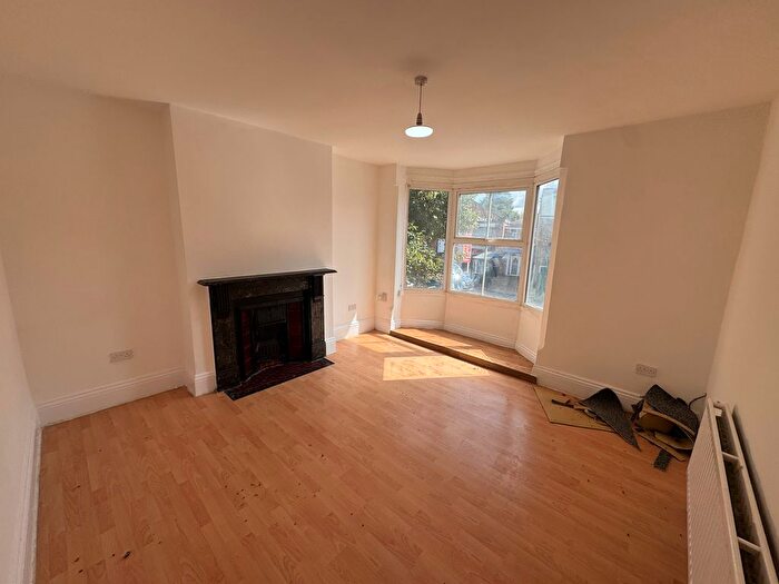 1 Bedroom Flat To Rent In Narborough Road, Leicester, LE3