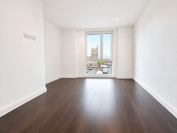 1 Bedroom Flat To Rent In Wellstones, Watford, WD17