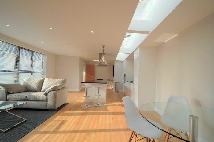 2 Bedroom Apartment To Rent In High Street, Guildford, Surrey, GU1