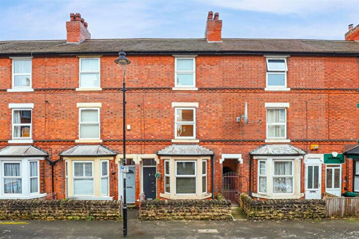 4 Bedroom Terraced House For Sale In Wilford Crescent East, Nottingham, NG2