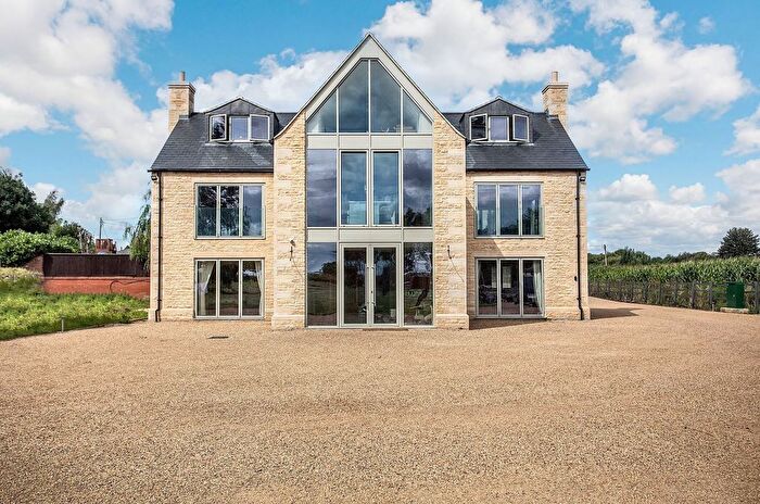 5 Bedroom Detached House For Sale In Holme Road, Yaxley, PE7