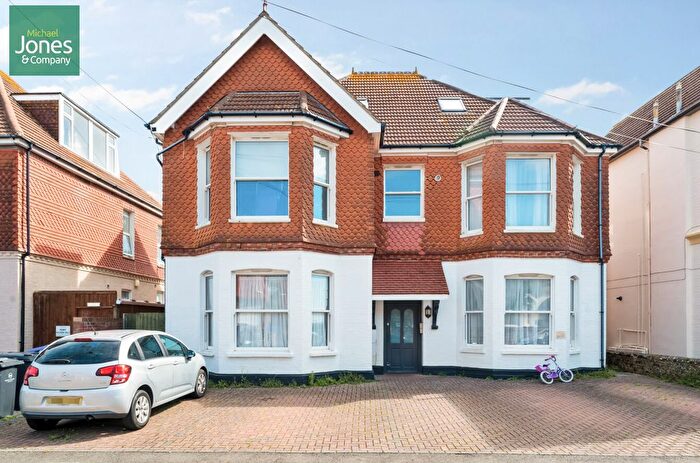 1 Bedroom Flat To Rent In Queens Road, Worthing, West Sussex, BN11
