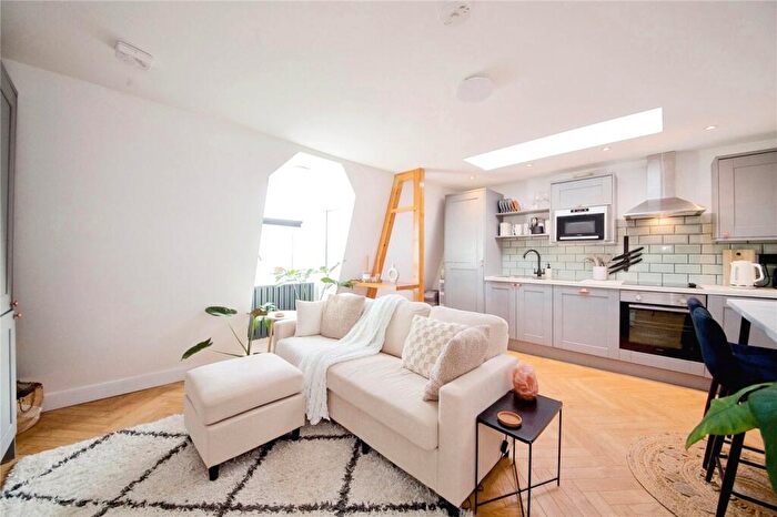1 Bedroom Apartment For Sale In Wightman Road, London, N4