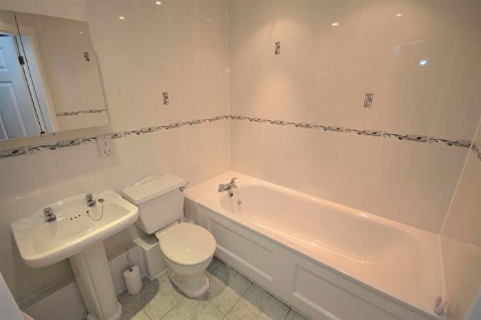 3 Bedroom Flat To Rent In Oak House, Bramhall Lane South, Bramhall, SK7
