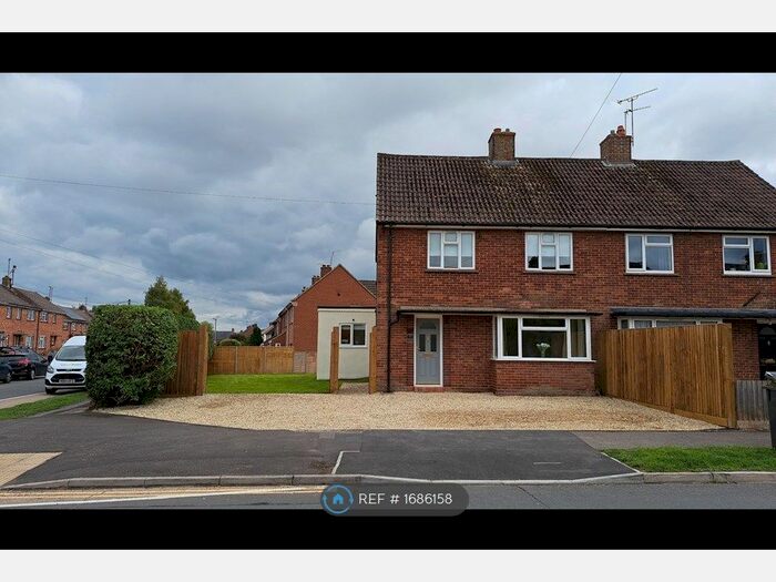 4 Bedroom Semi-Detached House To Rent In Eastleigh Road, Devizes, SN10