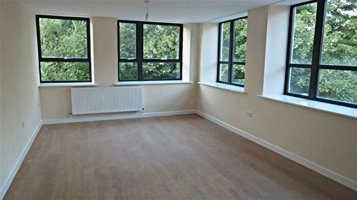 2 Bedroom Flat To Rent In Lower Bristol Road, Bath, BA2