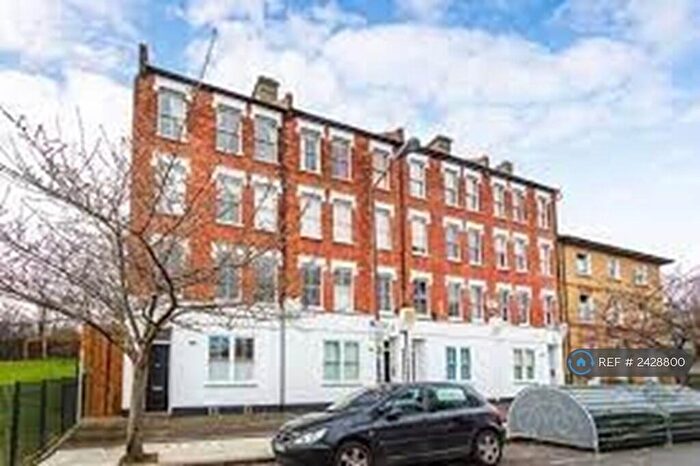 Studio To Rent In Azenby Road, London, SE15