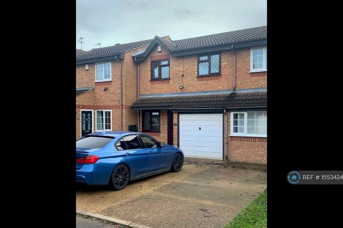 3 Bedroom Terraced House To Rent In Lowestoft Drive, Slough, SL1