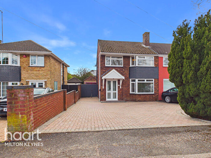 3 Bedroom Semi Detached House For Sale In Shelley Drive, Milton Keynes, MK3