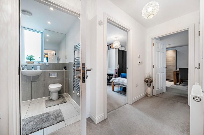 2 Bedroom Flat For Sale In Motte Lane, Ebbsfleet Valley, Swanscombe, DA10