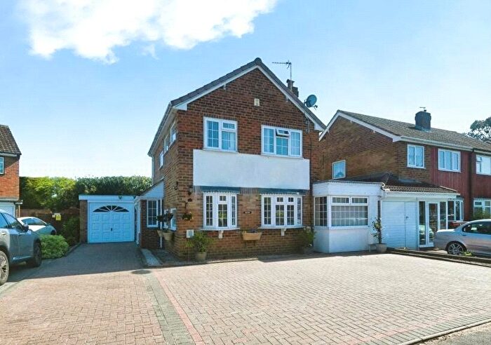 3 Bedroom Link Detached House For Sale In Aylesford Drive, Birmingham, West Midlands, B37