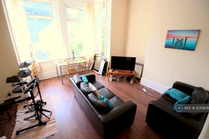 2 Bedroom Flat To Rent In Cardigan Road, Leeds, LS6