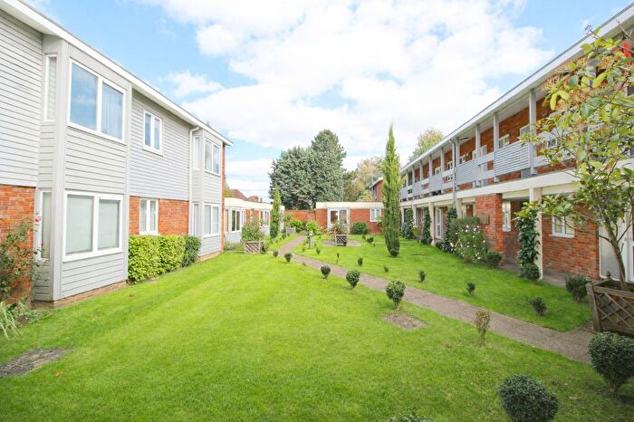 1 Bedroom Flat For Sale In Cross Lanes, Guildford, GU1