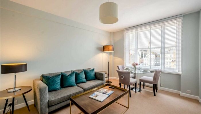 1 Bedroom Flat To Rent In Hill Street, Mayfair, W1J
