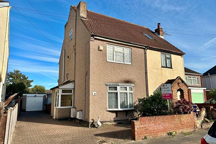 3 Bedroom Semi-Detached House For Sale In Rayleigh Road, Stanford-Le-Hope, SS17