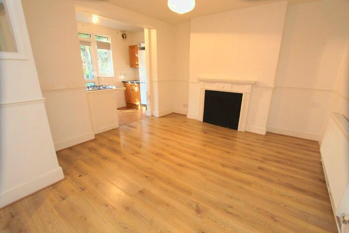 1 Bedroom Ground Flat To Rent In Marriott Road, Finsbury Park, N4