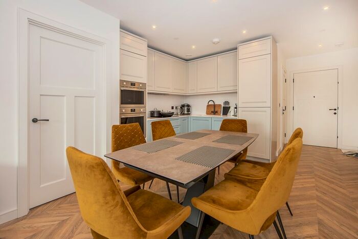 2 Bedroom Flat To Rent In Wheatfield Way, Kingston Upon Thames, KT1