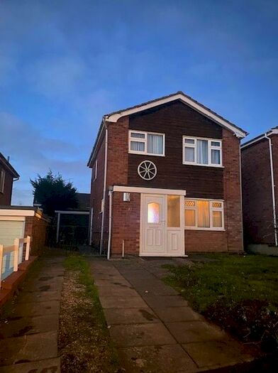 3 Bedroom Property To Rent In St. Johns Road, Kettering, NN15