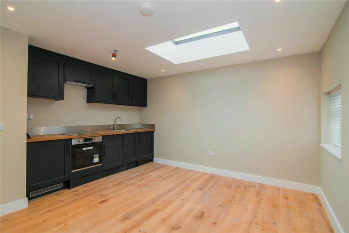 1 Bedroom Flat To Rent In Upper Richmond Road West, London, SW14