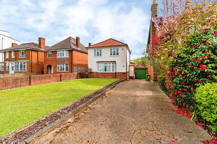 3 Bedroom Detached House For Sale In Portswood Road, Southampton, Hampshire, SO17