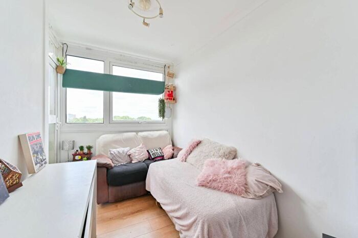 3 Bedroom Flat To Rent In Frensham Court, Morden, Mitcham, CR4