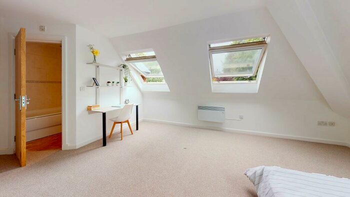 2 Bedroom Flat To Rent In The Grange, North Grange Mount, Headingley, LS6