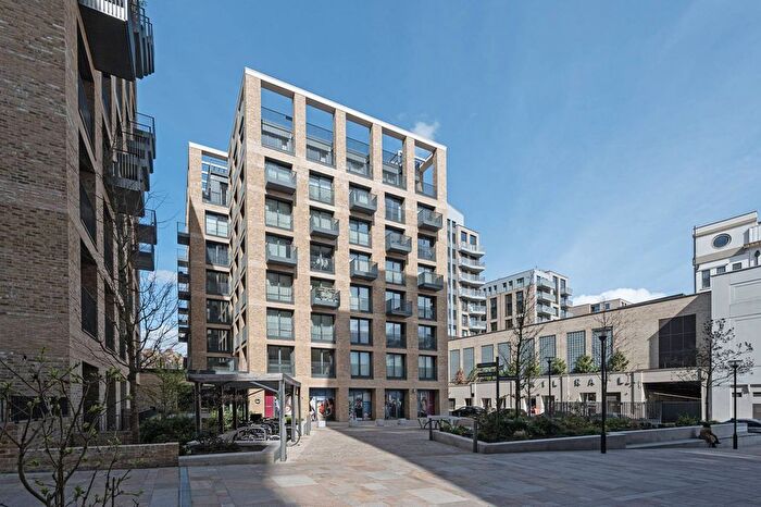 2 Bedroom Flat For Sale In Sovereign Court, Islington, London, WC1X