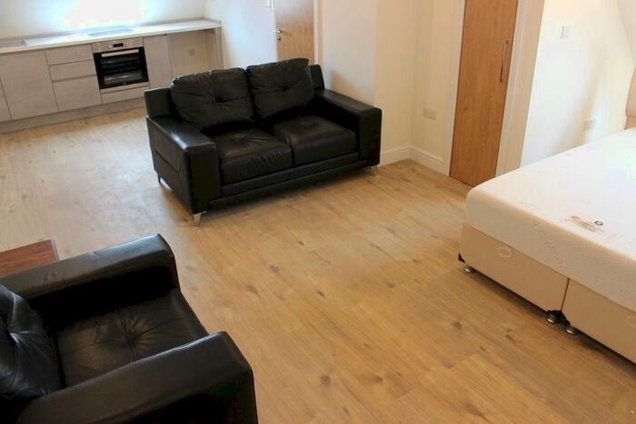 Studio To Rent In Amersham Road, High Wycombe, HP13