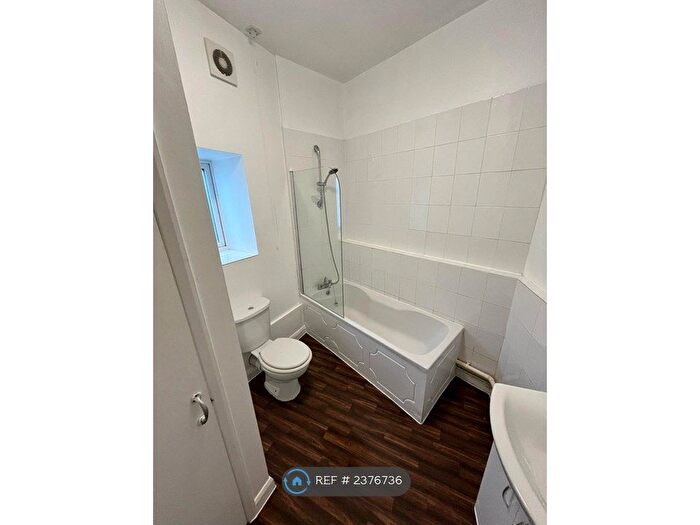 2 Bedroom Flat To Rent In High Street, Yeovil, TA14