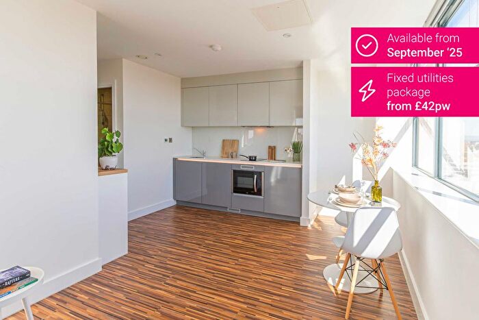 1 Bedroom Flat To Rent In Chester Road, Manchester, M16