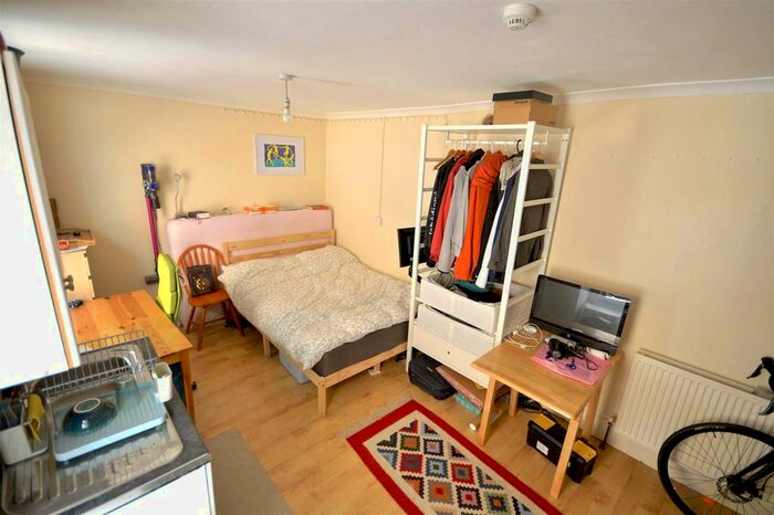 Studio To Rent In Hornsey Road, London, N19