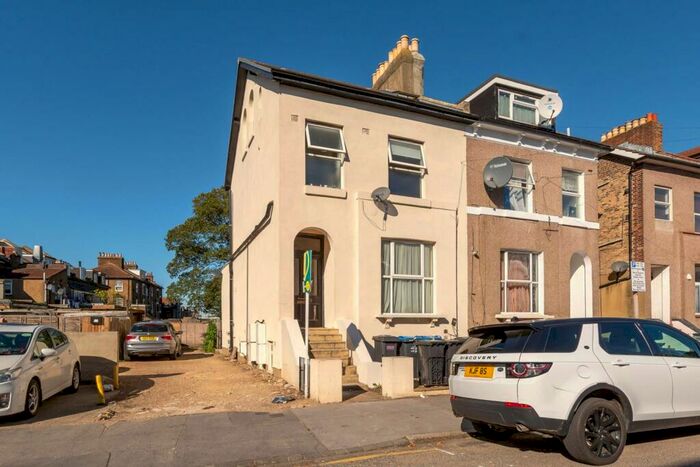 2 Bedroom Flat To Rent In Alexandra Road, Croydon, CR0