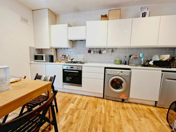 4 Bedroom Flat To Rent In Hillmarton Road, Holloway., N7