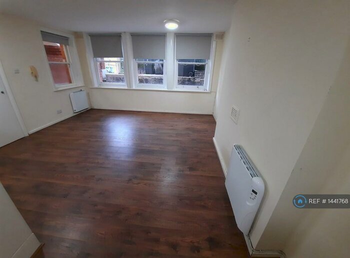 Studio To Rent In Hornsey Lane, London, N6