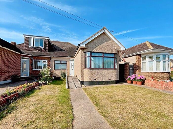 3 Bedroom Semi-Detached Bungalow For Sale In The Pines, Stifford Clays, RM16