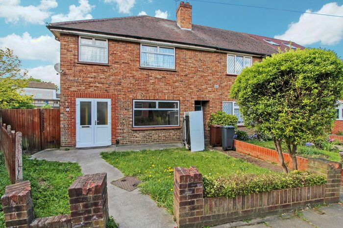 4 Bedroom End Of Terrace House To Rent In Highlands Close, Hounslow, TW3