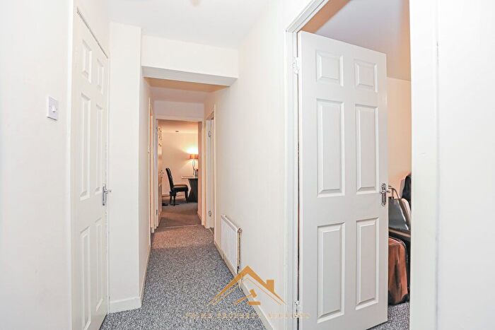 2 Bedroom Flat For Sale In Glenbervie Road, Grangemouth, FK3