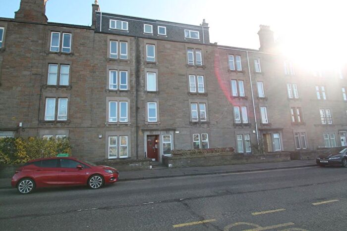2 Bedroom Flat To Rent In Strathmartine Road, Dundee, DD3