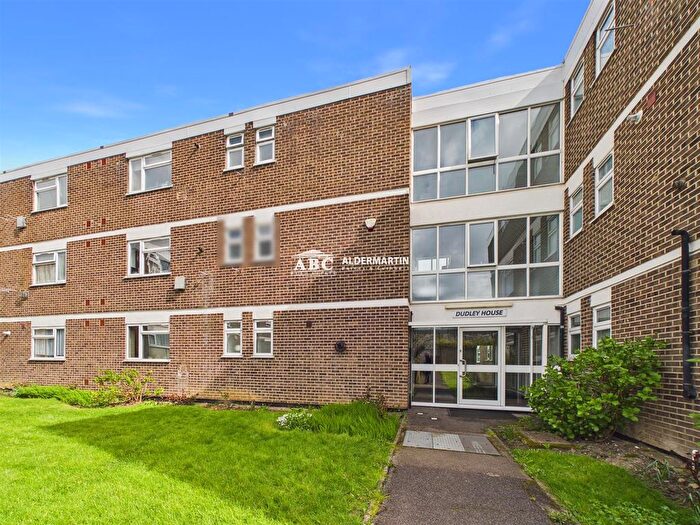 2 Bedroom Flat To Rent In Stratton Close, Edgware, HA8