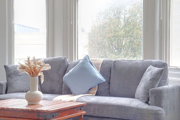 6 Bedroom Terraced House To Rent In Gladstone Terrace, Brighton, BN2