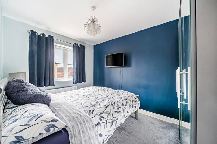 3 Bedroom End Of Terrace House For Sale In Damson Path, Taw Hill, Wiltshire, SN25