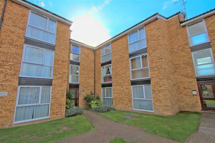 1 Bedroom Flat To Rent In Aylsham Drive, Ickenham, UB10
