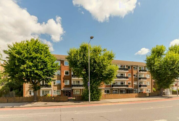 2 Bedroom Flat To Rent In Cambridge Road, Kingston, Kingston Upon Thames, KT1