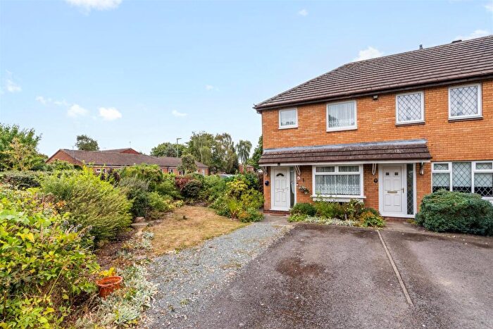 3 Bedroom End Of Terrace House For Sale In Rainsbrook Drive, Shirley, Solihull, B90