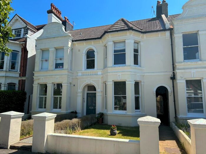 2 Bedroom Apartment To Rent In Sackville Gardens, Hove, BN3