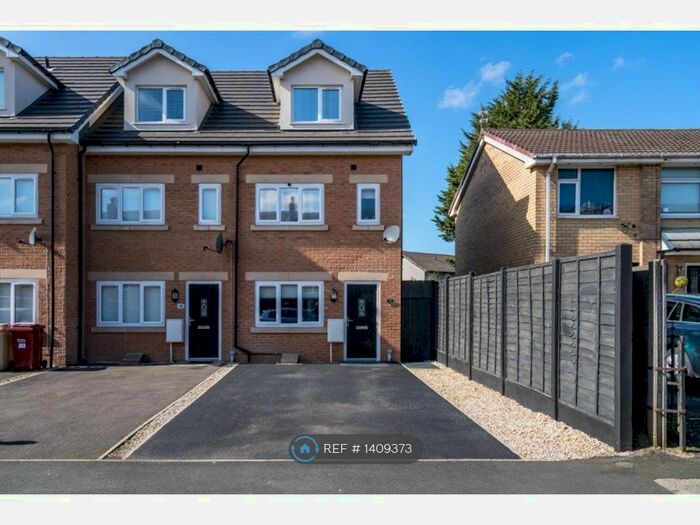 4 Bedroom End Of Terrace House To Rent In Moorcroft Gardens, Bolton, BL2