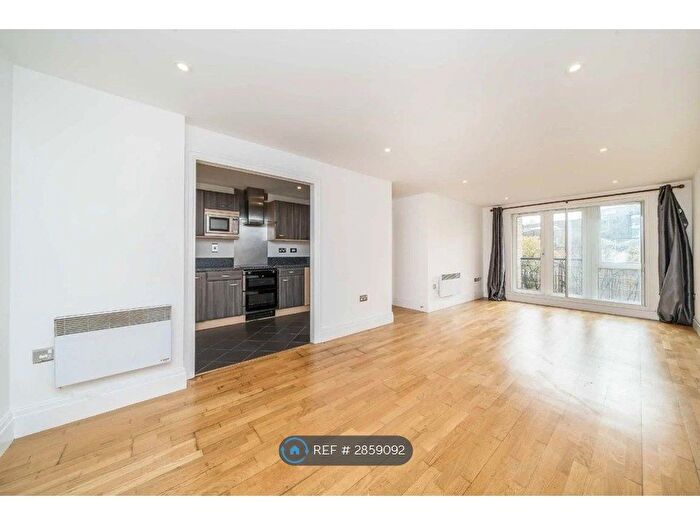 2 Bedroom Flat To Rent In Bramber House, Kingston Upon Thames, KT2