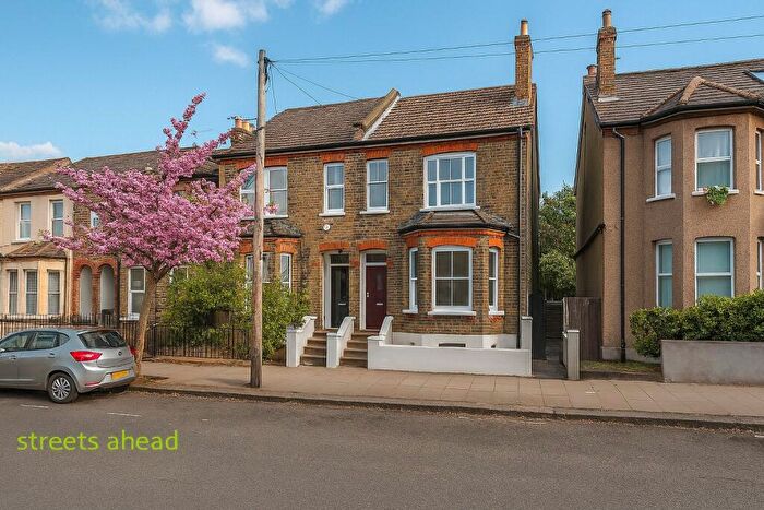4 Bedroom Semi-Detached House For Sale In Alexandra Road, Croydon, CR0